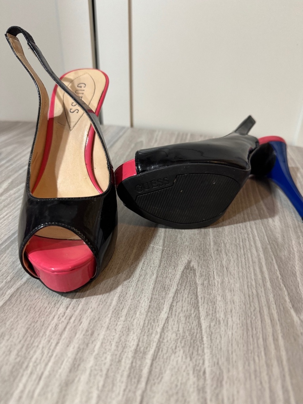 Guess Color Block - Picture 2 of 3